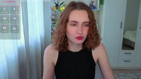 Snapshot of emily_lune chatting on 6, 5, 2026 Emily online show from 6, 5, 2026