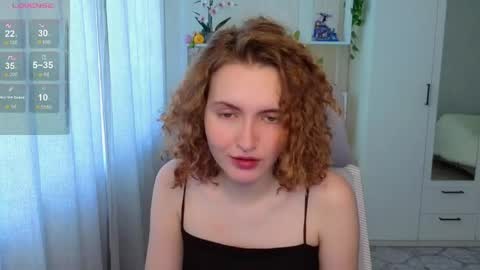 Snapshot of emily_lune chatting on 7, 6, 2026 Emily online show from 7, 6, 2026