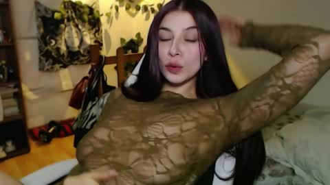 Snapshot of emily_mckey chatting on 3, 10, 2025 Emily online show from 3, 10, 2025