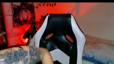 Snapshot of emily_mckey chatting on 7, 10, 2025 Emily online show from 7, 10, 2025