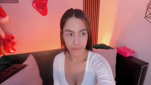 Snapshot of emily_roberts1 chatting on 5, 12, 2025 Emily online show from 5, 12, 2025