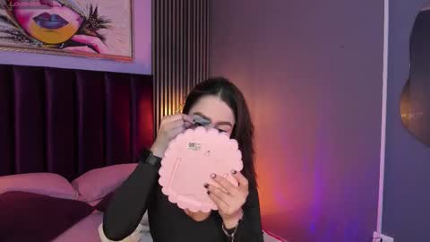 Snapshot of emily_roberts1 chatting on 21, 12, 2025 Emily online show from 21, 12, 2025