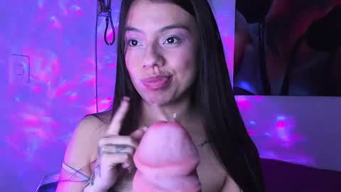 Snapshot of emily_rosinn chatting on 21, 4, 2026 Emily online show from 21, 4, 2026