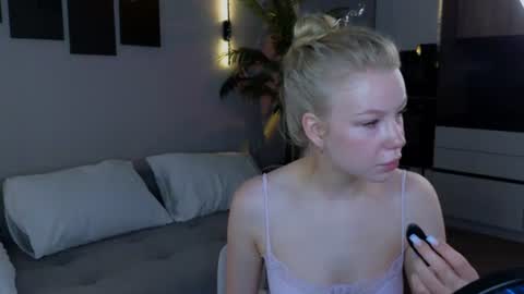 Snapshot of emily_shepard chatting on 17, 6, 2026 emily shepard online show from 17, 6, 2026