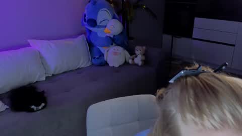 Snapshot of emily_shepard chatting on 8, 7, 2026 emily shepard online show from 8, 7, 2026