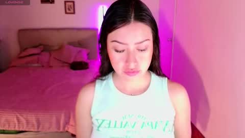 Snapshot of emily_swan_04 chatting on 4, 11, 2025 Emily  Swan online show from 4, 11, 2025