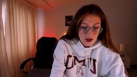 emily_warren__ online show from 30, 9, 2025
