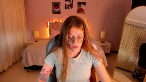 Snapshot of emily_warren__ chatting on 24, 4, 2026 emily_warren__ online show from 24, 4, 2026