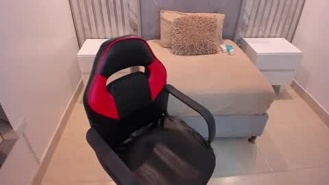  E M Y L Y  online show from 26, 3, 2026