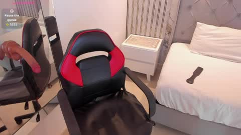  E M Y L Y  online show from 22, 4, 2026