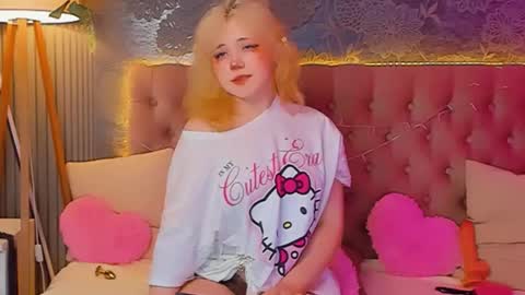 Snapshot of emilyangels chatting on 22, 4, 2026 Baby Emelli online show from 22, 4, 2026