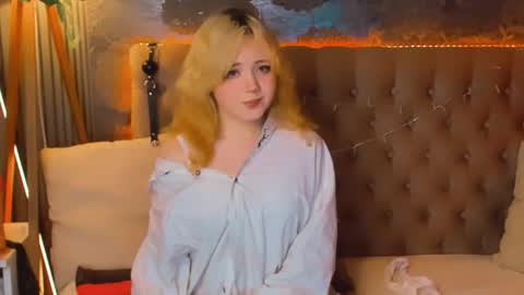 Snapshot of emilyangels chatting on 7, 5, 2026 Baby Emelli online show from 7, 5, 2026