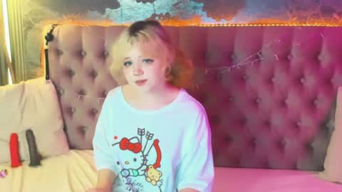 Snapshot of emilyangels chatting on 28, 5, 2026 Baby Emelli online show from 28, 5, 2026