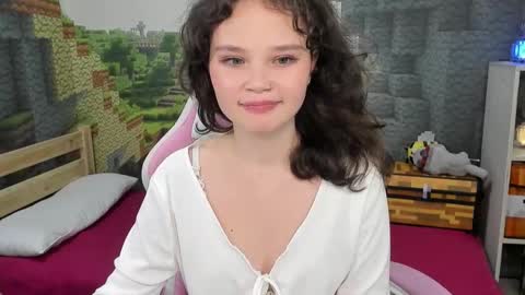 Snapshot of emilychaves chatting on 10, 9, 2025 Emilyhaves online show from 10, 9, 2025