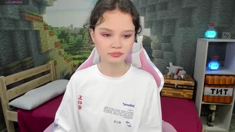 Snapshot of emilychaves chatting on 22, 9, 2025 Emilyhaves online show from 22, 9, 2025