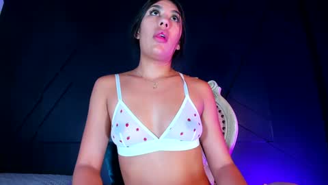 Snapshot of emilyh_ chatting on 23, 12, 2024 Emily online show from 23, 12, 2024