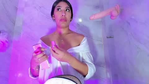 Snapshot of emilyh_ chatting on 25, 1, 2025 Emily online show from 25, 1, 2025