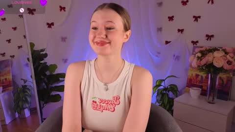 Snapshot of emilyhewell chatting on 26, 2, 2026 Emi online show from 26, 2, 2026