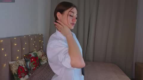 Snapshot of emilyhewell chatting on 19, 4, 2026 Emi online show from 19, 4, 2026