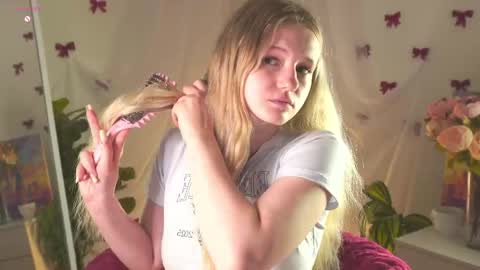 Snapshot of emilyhewell chatting on 8, 5, 2026 Emi online show from 8, 5, 2026