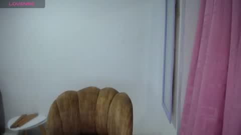 Snapshot of emilyhines__ chatting on 21, 4, 2026 Emilyhines online show from 21, 4, 2026