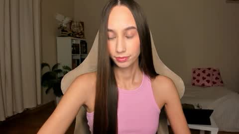 Snapshot of emilyhoston chatting on 23, 10, 2025 Alina online show from 23, 10, 2025