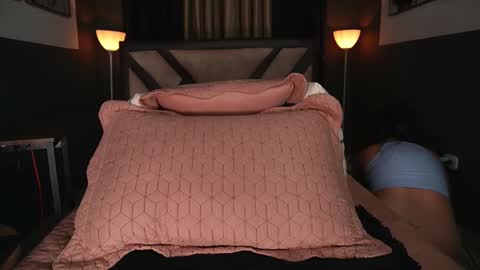 Emily Jhonson online show from 2, 12, 2025