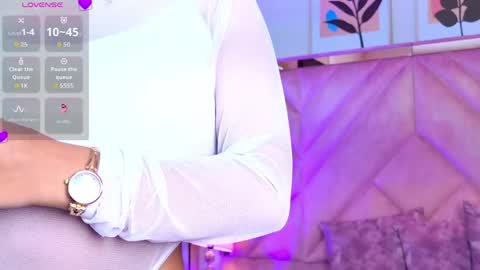 Emilyjonnes  online show from 14, 4, 2026