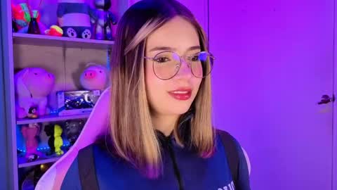 Snapshot of emilykarterr chatting on 22, 4, 2026 VALEEEN online show from 22, 4, 2026
