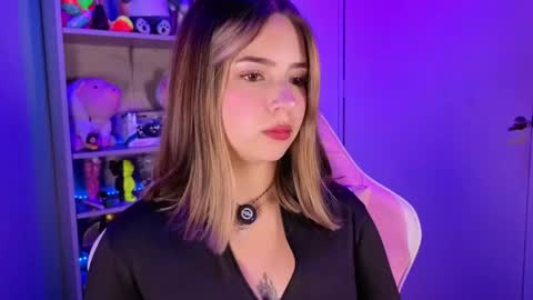 Snapshot of emilykarterr chatting on 9, 5, 2026 VALEEEN online show from 9, 5, 2026