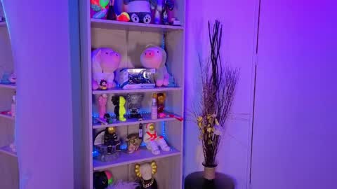 Snapshot of emilykarterr chatting on 11, 5, 2026 VALEEEN online show from 11, 5, 2026