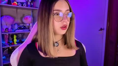 Snapshot of emilykarterr chatting on 14, 5, 2026 VALEEEN online show from 14, 5, 2026