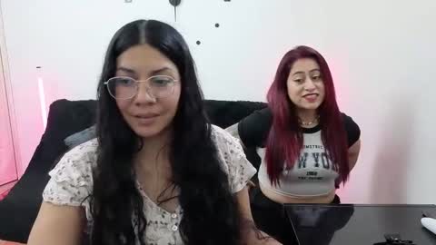 Snapshot of emilyriskhot chatting on 10, 3, 2026 emily friends online show from 10, 3, 2026