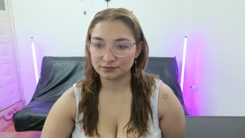 Snapshot of emilyriskhot chatting on 14, 3, 2026 emily friends online show from 14, 3, 2026