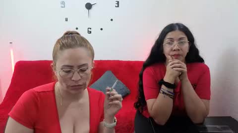 Snapshot of emilyriskhot chatting on 16, 3, 2026 emily friends online show from 16, 3, 2026