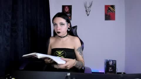 Snapshot of emilyrymer chatting on 31, 5, 2026 Emily Support me to have 100 likes plx online show from 31, 5, 2026