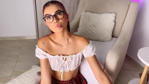 Snapshot of emilytolson_ chatting on 10, 9, 2025 Emily online show from 10, 9, 2025