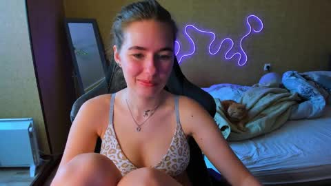 Snapshot of emilyy____ chatting on 6, 5, 2026 Emily online show from 6, 5, 2026