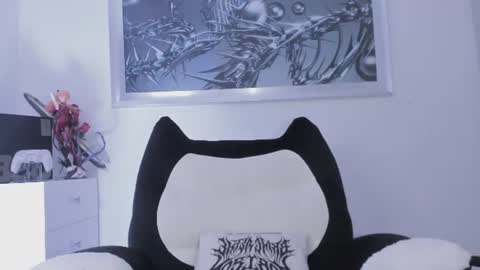 Snapshot of eminence_shadow chatting on 10, 6, 2026 ELLE DANIELLE online show from 10, 6, 2026