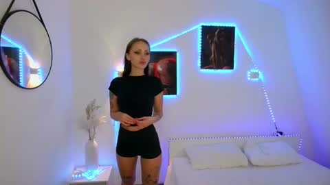 Snapshot of emiora chatting on 17, 6, 2026 Emily online show from 17, 6, 2026