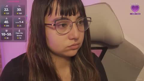 Snapshot of emitaa17228 chatting on 7, 11, 2025 emma online show from 7, 11, 2025