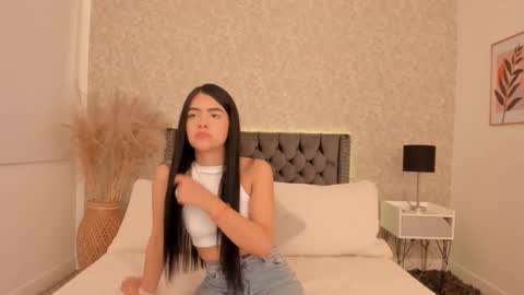 Snapshot of emma_1025 chatting on 25, 2, 2025 emma  online show from 25, 2, 2025