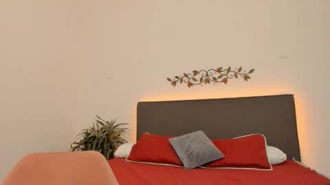 Snapshot of emma_1025 chatting on 4, 3, 2025 emma  online show from 4, 3, 2025