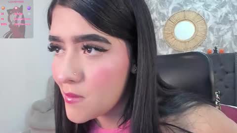 Snapshot of emma_1025 chatting on 15, 10, 2025 emma  online show from 15, 10, 2025