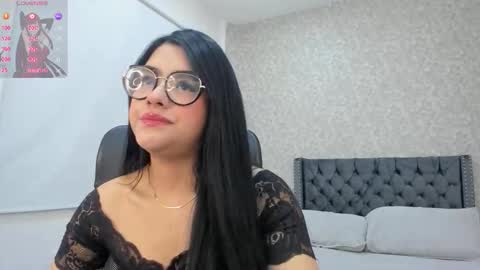 Snapshot of emma_1025 chatting on 30, 10, 2025 emma  online show from 30, 10, 2025