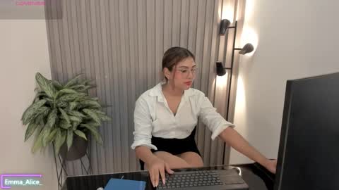 Snapshot of emma_alice_ chatting on 28, 2, 2026 Alice online show from 28, 2, 2026