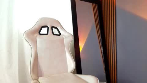 emma_and_aysha online show from 23, 11, 2025