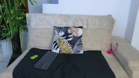 Snapshot of emma_blue_ chatting on 10, 5, 2026 Emma Blue modelo independiente online show from 10, 5, 2026