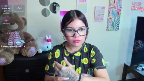 Snapshot of emma_boo_ chatting on 6, 6, 2026 emma_boo_ online show from 6, 6, 2026