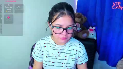 Snapshot of emma_boo_ chatting on 9, 7, 2026 emma_boo_ online show from 9, 7, 2026